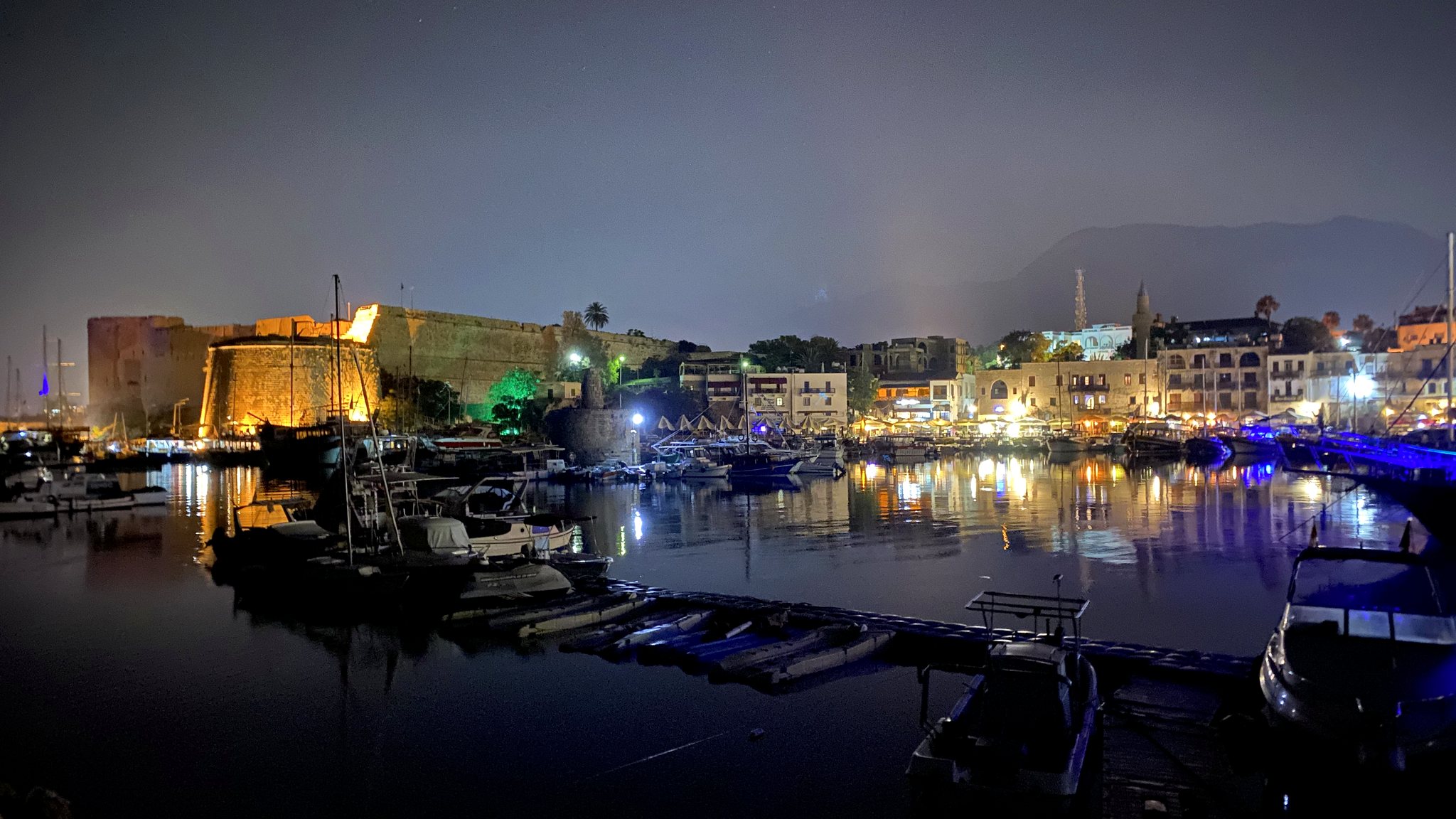 Chypre : port au crépuscule